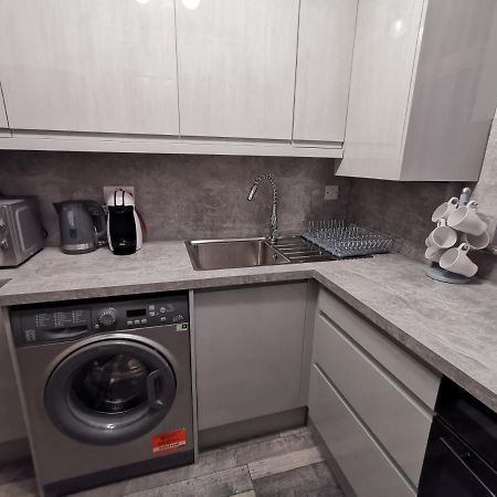 Palaz 2 - 2 Bedroom Flat Эдмонтон Экстерьер фото