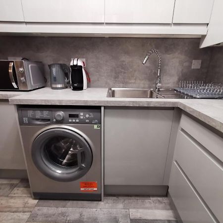 Palaz 2 - 2 Bedroom Flat Эдмонтон Экстерьер фото