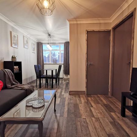Palaz 2 - 2 Bedroom Flat Эдмонтон Экстерьер фото