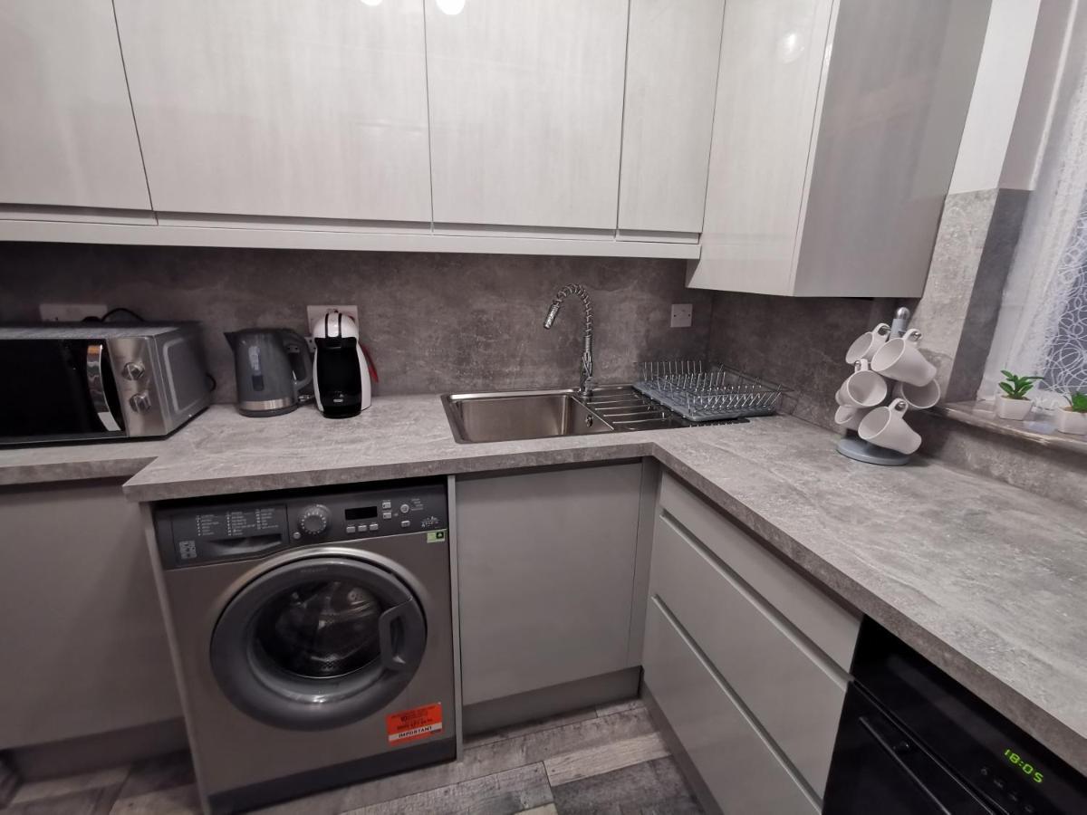 Palaz 2 - 2 Bedroom Flat Эдмонтон Экстерьер фото
