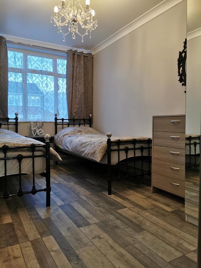 Palaz 2 - 2 Bedroom Flat Эдмонтон Экстерьер фото