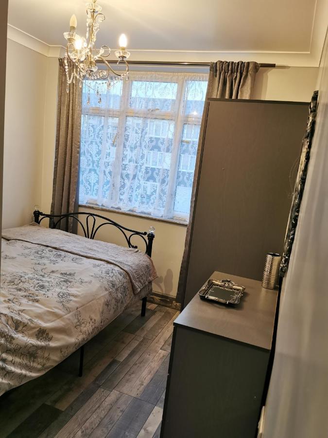 Palaz 2 - 2 Bedroom Flat Эдмонтон Экстерьер фото