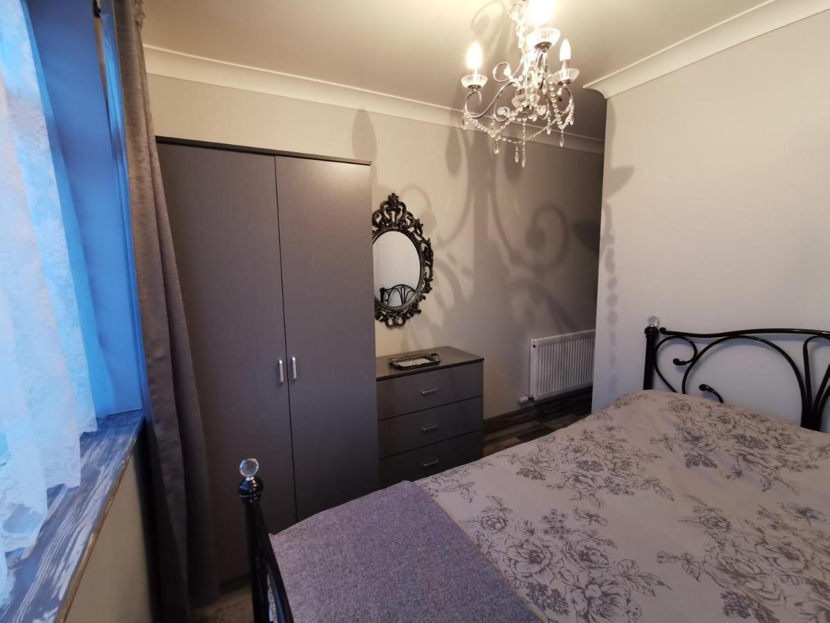 Palaz 2 - 2 Bedroom Flat Эдмонтон Экстерьер фото