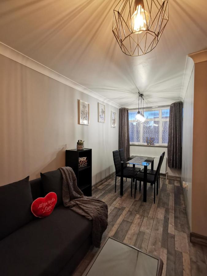 Palaz 2 - 2 Bedroom Flat Эдмонтон Экстерьер фото