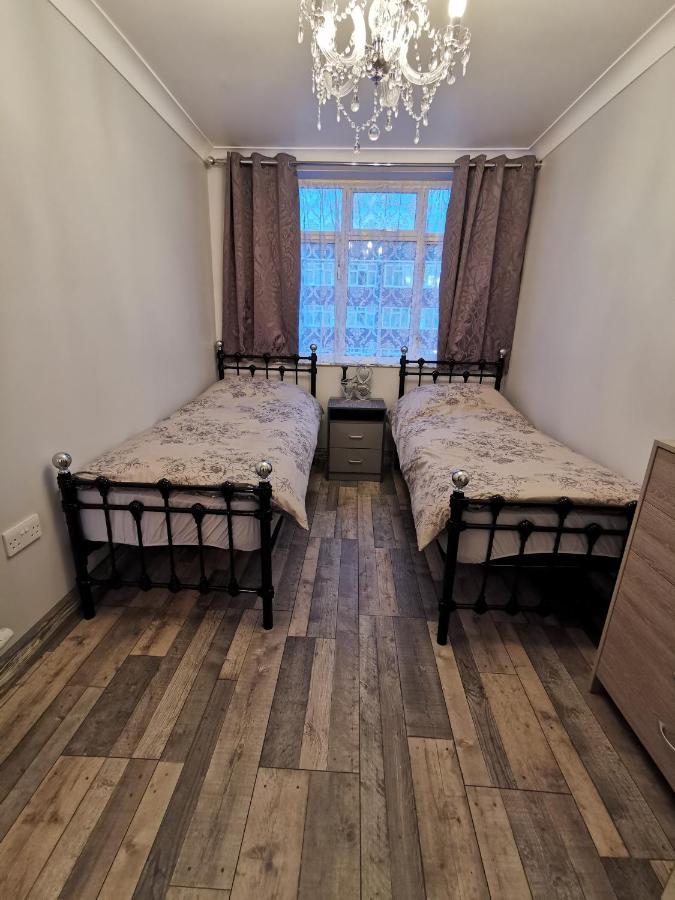 Palaz 2 - 2 Bedroom Flat Эдмонтон Экстерьер фото