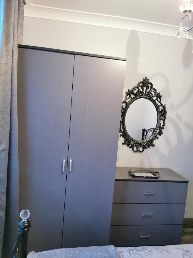 Palaz 2 - 2 Bedroom Flat Эдмонтон Экстерьер фото