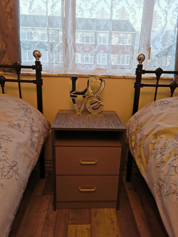 Palaz 2 - 2 Bedroom Flat Эдмонтон Экстерьер фото