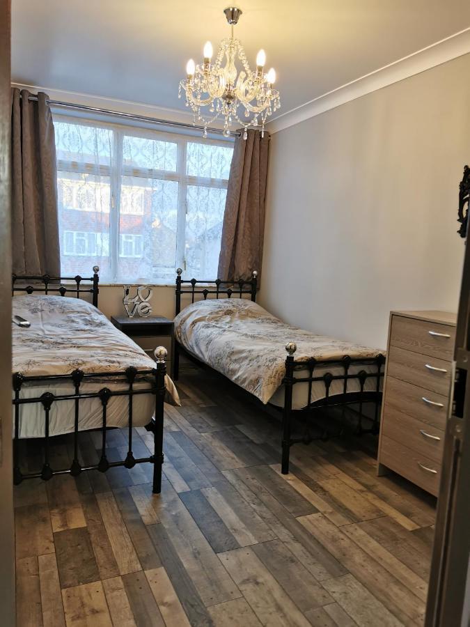 Palaz 2 - 2 Bedroom Flat Эдмонтон Экстерьер фото