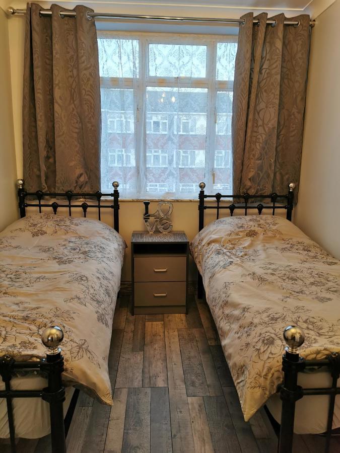 Palaz 2 - 2 Bedroom Flat Эдмонтон Экстерьер фото