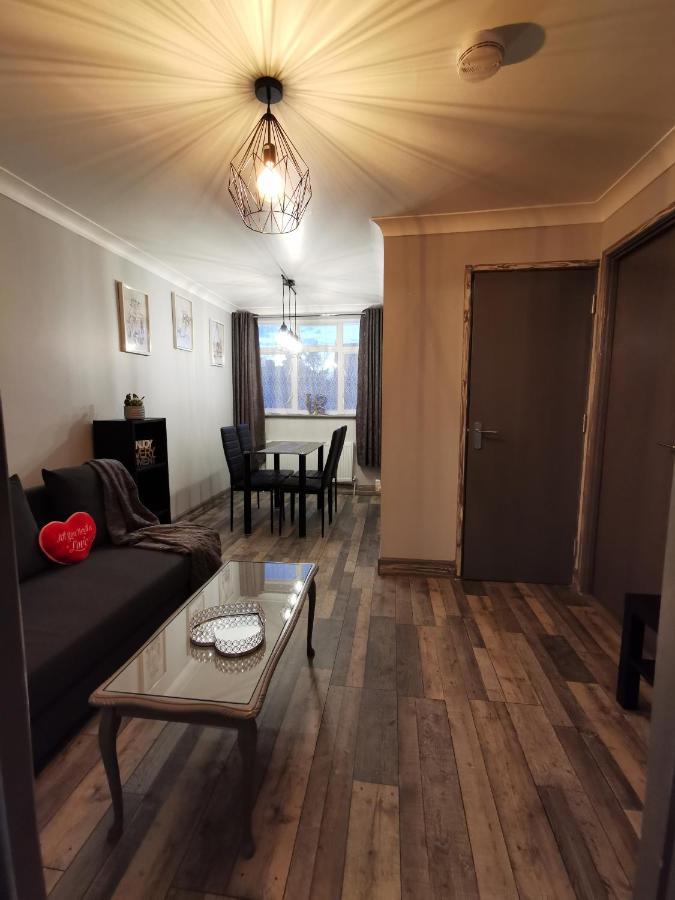 Palaz 2 - 2 Bedroom Flat Эдмонтон Экстерьер фото