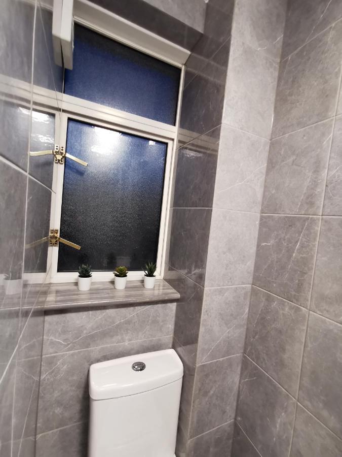 Palaz 2 - 2 Bedroom Flat Эдмонтон Экстерьер фото