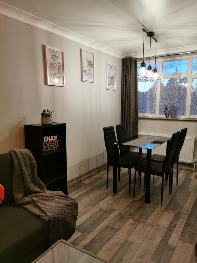 Palaz 2 - 2 Bedroom Flat Эдмонтон Экстерьер фото