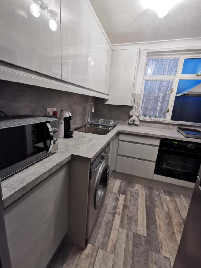 Palaz 2 - 2 Bedroom Flat Эдмонтон Экстерьер фото