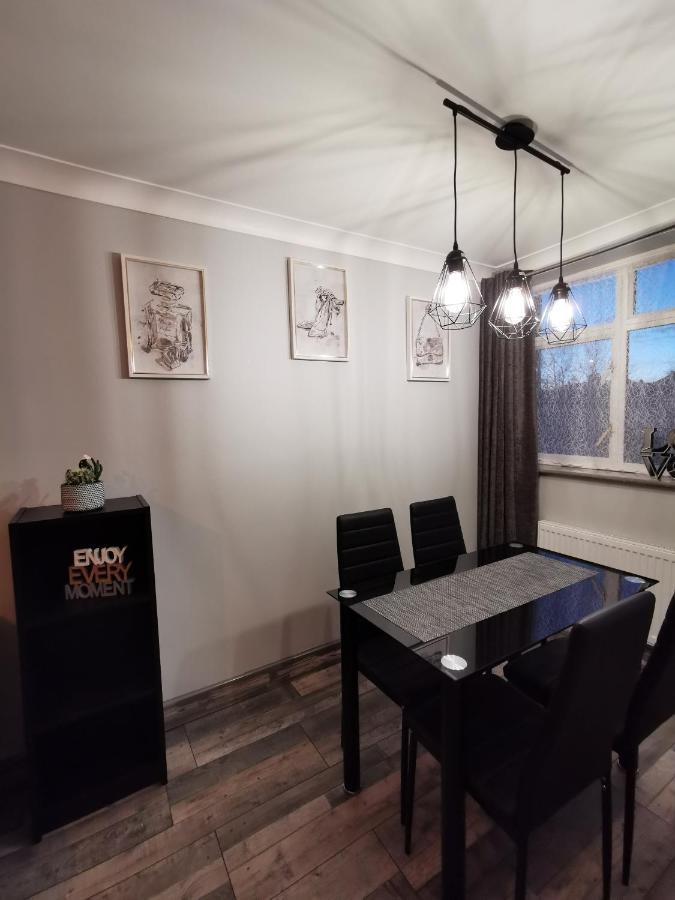 Palaz 2 - 2 Bedroom Flat Эдмонтон Экстерьер фото