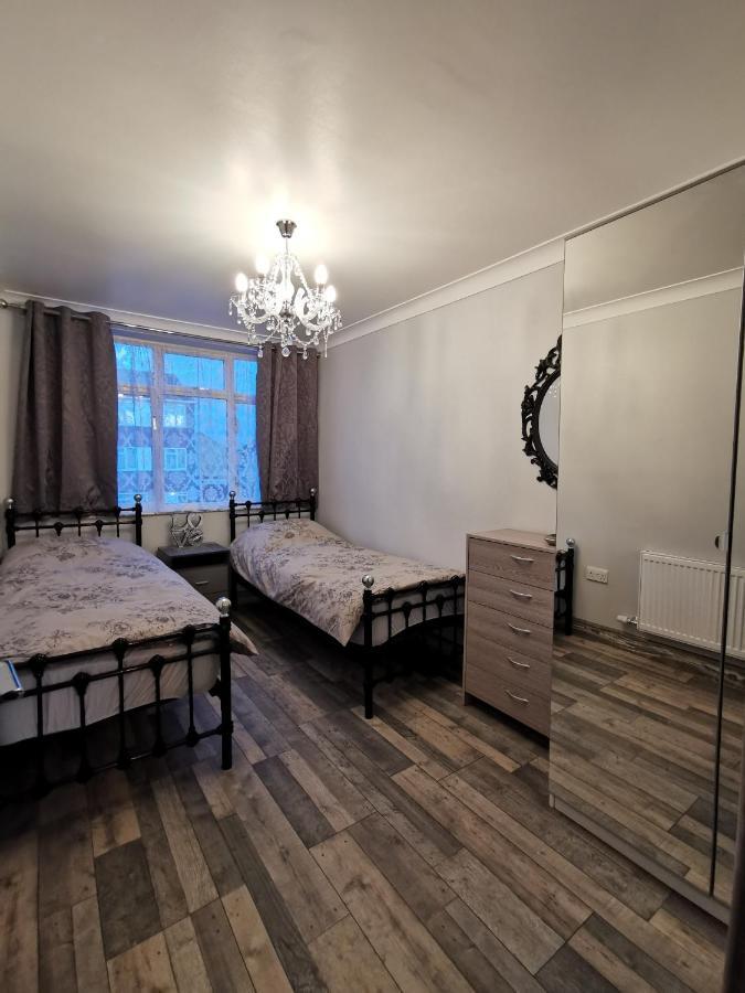 Palaz 2 - 2 Bedroom Flat Эдмонтон Экстерьер фото