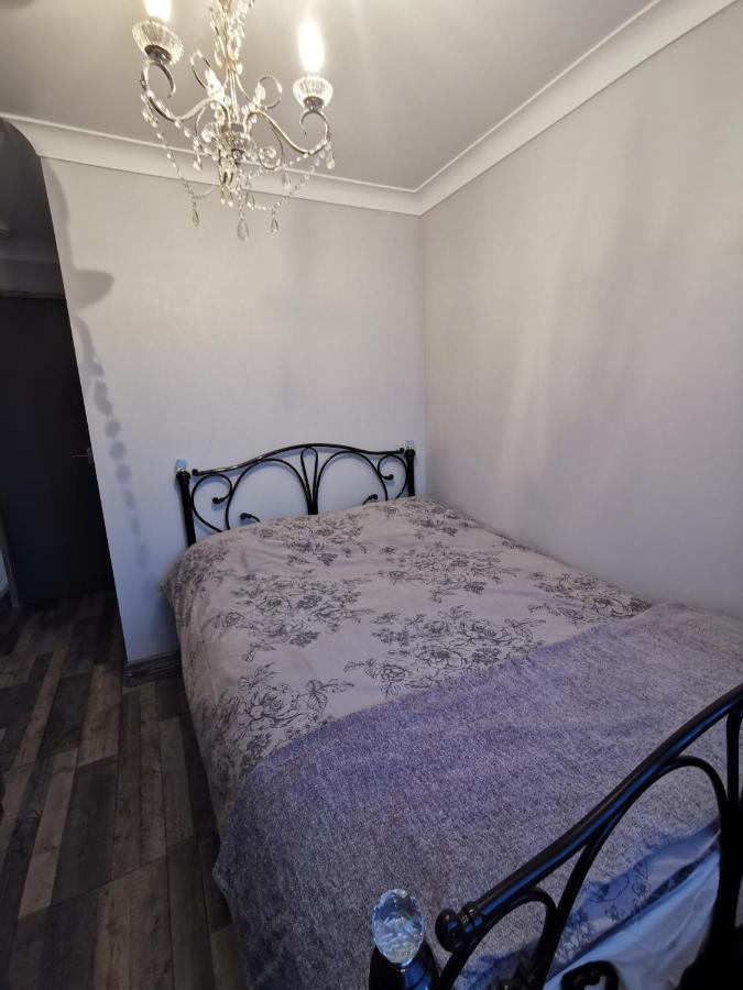 Palaz 2 - 2 Bedroom Flat Эдмонтон Экстерьер фото