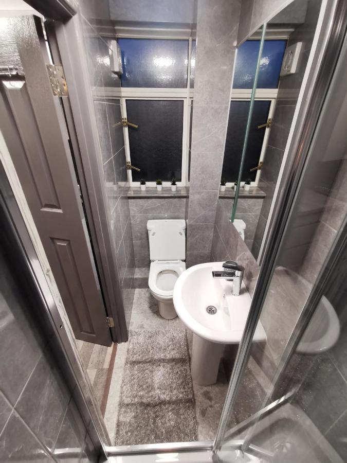 Palaz 2 - 2 Bedroom Flat Эдмонтон Экстерьер фото